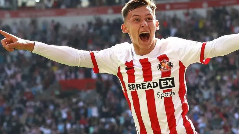 Tiểu sử cầu thủ Chris Rigg thần đồng mới của bóng đá Anh