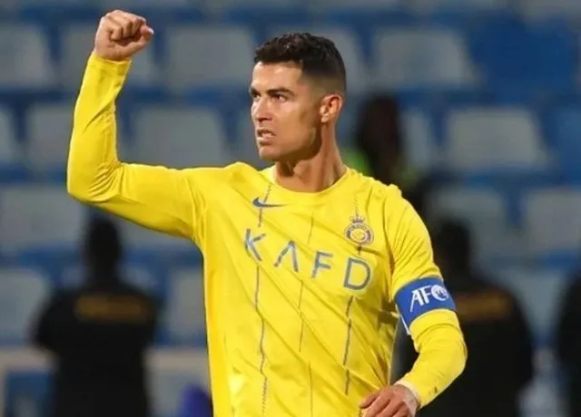 Ronaldo đoạt giải cầu thủ xuất sắc nhất Trung Đông và Vua phá lưới vĩ đại