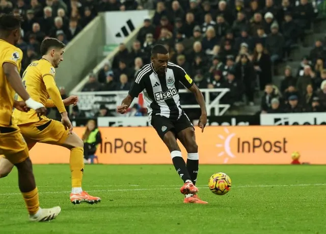 Trận đấu giữa Newcastle và Wolves tại vòng 21 Premier League