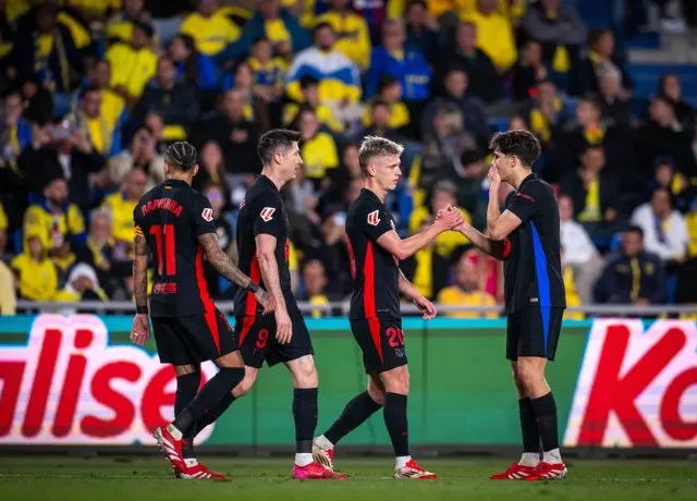 Barca vươn lên đầu bảng Laliga sau khi đánh bại Las Palmas 2-0