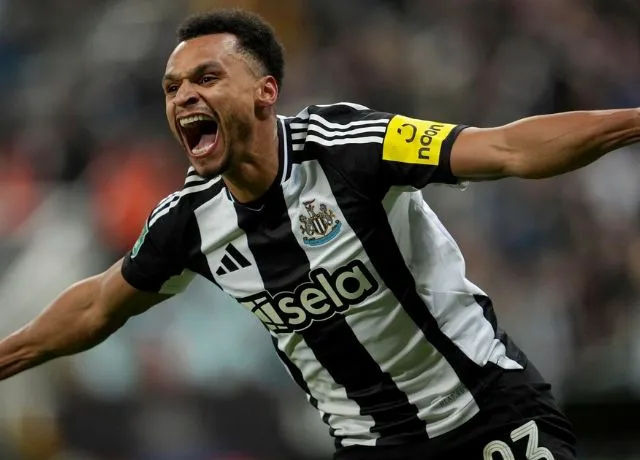 Newcastle đánh bại Arsenal điền tên vào chung kết Carabao cúp