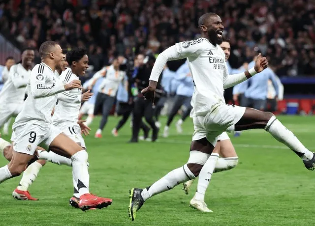 Nhà vua Real vượt qua Atletico Madrid bằng loạt pen định mệnh