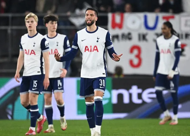 Tottenham thất bại 0-1 khi làm khách Az Alkmaar