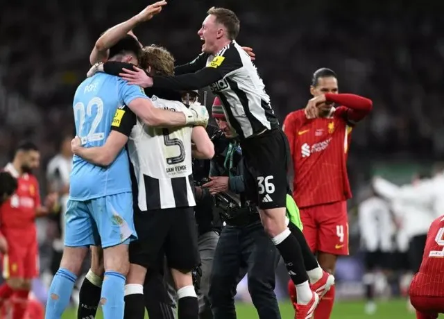 Newcastle đánh bại Liverpool lên ngôi vô địch Carabao cúp