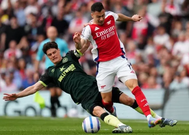 trận đấu giữa Arsenal và Brentford tại vòng 32 Ngoại hạng Anh