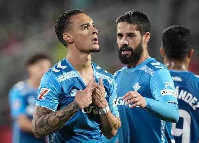 Antony ghi bàn Real Betis đánh bại Girona 3-1 trên sân khách