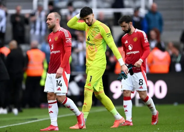 Khởi đầu chật vật của Man Utd