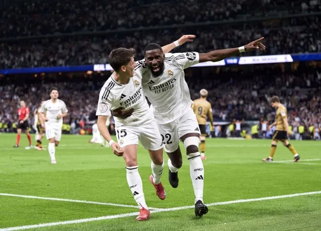 Hòa Sociedad tỷ số điên rồ 4-4 Real vào chung kết cúp nhà vua