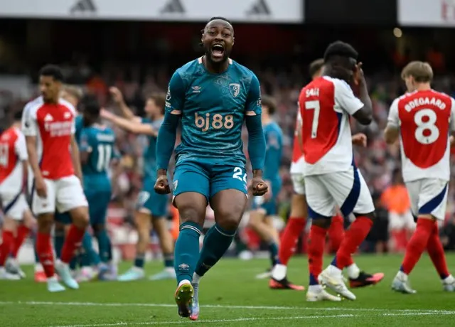Arsenal thất thủ 1-2 trước Bournemouth trên sân nhà