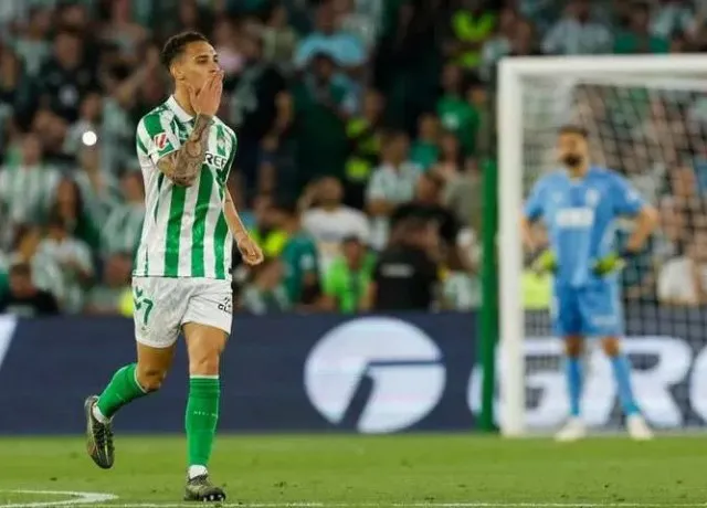 Antony lập siêu phẩm mở tỷ số