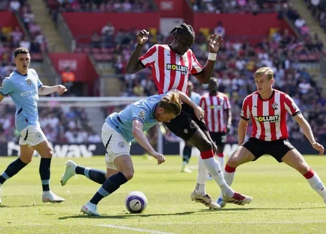 Man City bất lực trước khung thành Southampton hòa tỷ số không bàn thắng