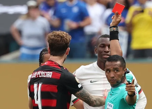 trận cầu giữa Chelsea và Flamengo diễn ra trong không khí căng thẳng