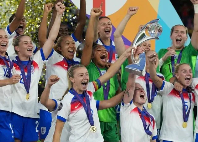 Đội tuyển nữ Anh vô địch Euro 2025 khi đánh bại nữ Tây Ban Nha trên chấm Penalty