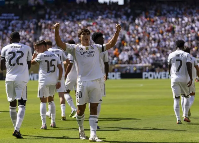 Hai bàn thắng chóng vánh của Real