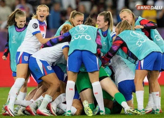 Tuyển nữ Anh đã chính thức ghi tên mình vào bán kết EURO nữ 2025