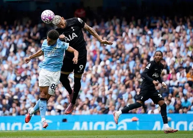 Man City kiểm soát nhưng Tottenham tận dụng cơ hội