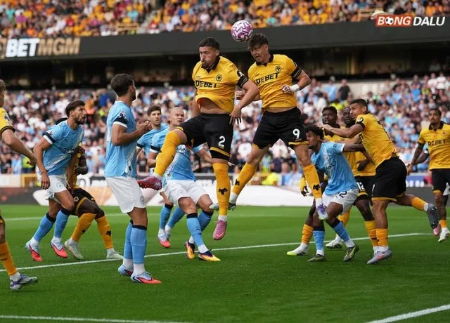 Man City khởi đầu như mơ khi thắng đậm Wolves 4-0 trên sân khách