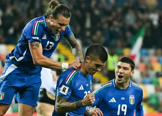 Italia dập tắt Israel với cú đúp của Retegui