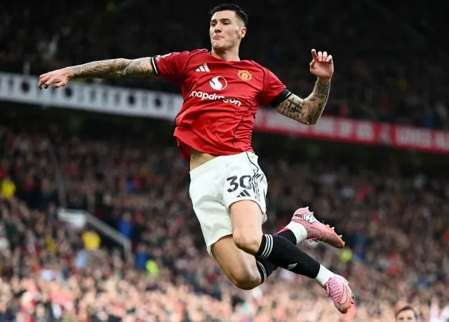 Sesko nhân đôi cách biệt với pha lập công tinh tế