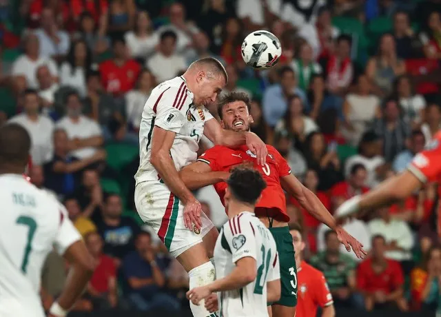 Bồ Đào Nha để Hungary gỡ hòa 2-2 ở phút bù giờ