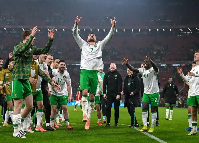 Ireland vỡ òa khi đánh bại Hungary 3-2, giành vé play-off