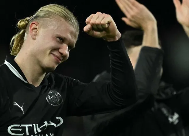 Erling Haaland tung cú dứt điểm hạ gục thủ thành Fulham