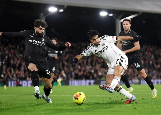Man City vất vả đánh bại Fulham 5-4 trong trận cầu điên rồ 