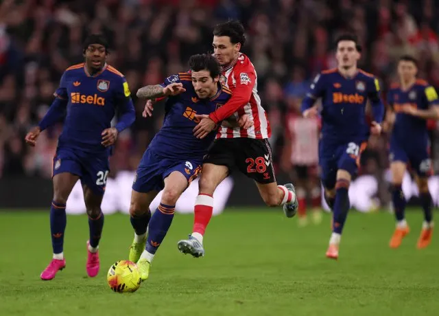 Sunderland đánh bại Newcastle 1-0 trong trận derby Tyne Wear