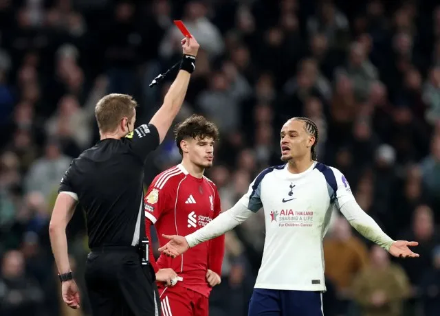 Xavi Simons nhận thẻ đỏ trực tiếp